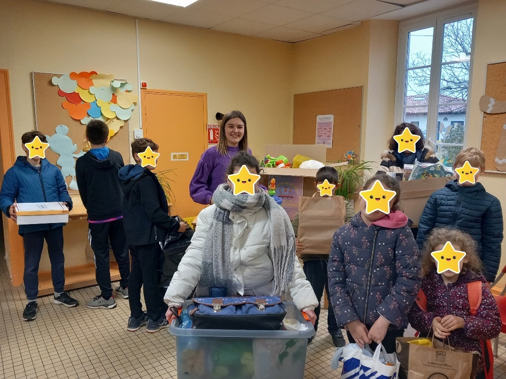 Des jouets pour les enfants d'Ukraine. Des jouets pour les enfants d'Ukraine.