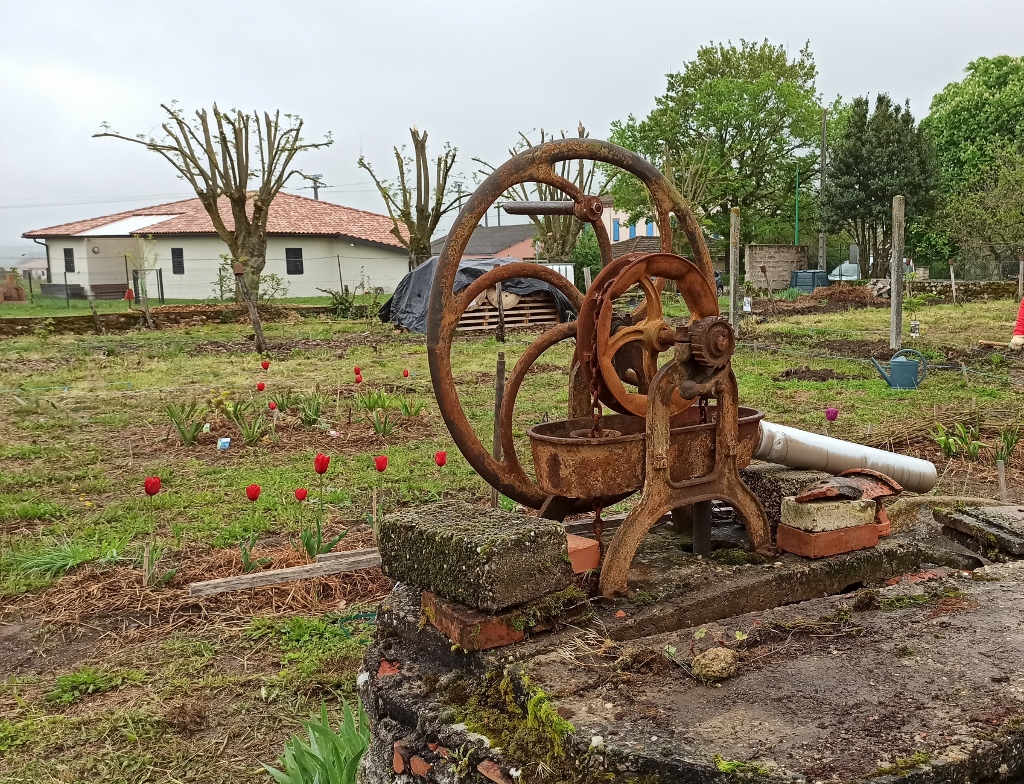 Rencontre au jardin participatif le 14 mai 2023. Rencontre au jardin participatif le 14 mai 2023.