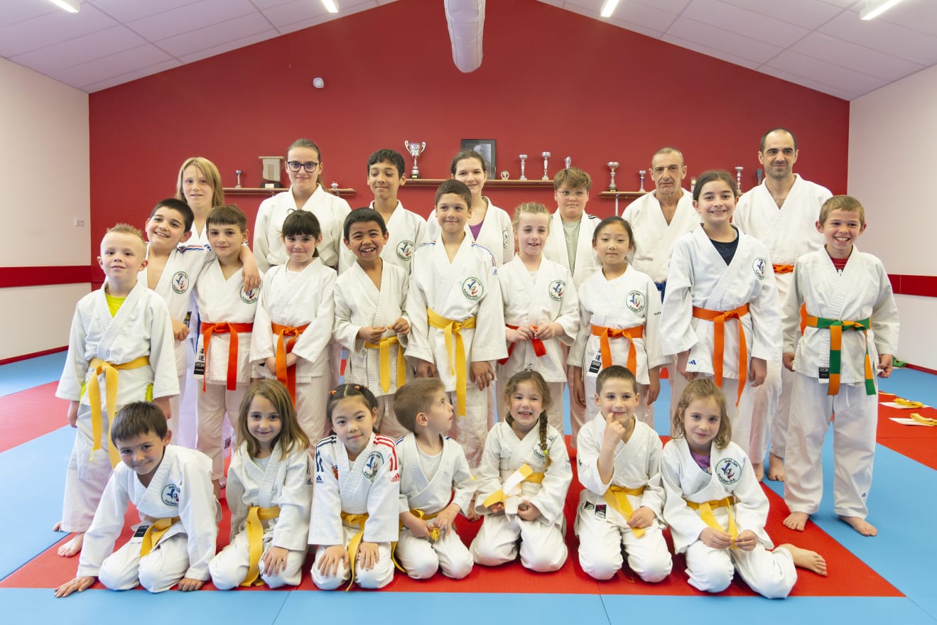 Remise de ceintures au club de judo. Remise de ceintures au club de judo.