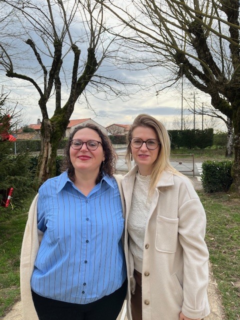 A gauche Elody Albinet et à droite Sonia Enjalran