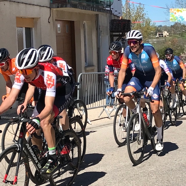 Deux courses cyclistes le 07 avril 2024.