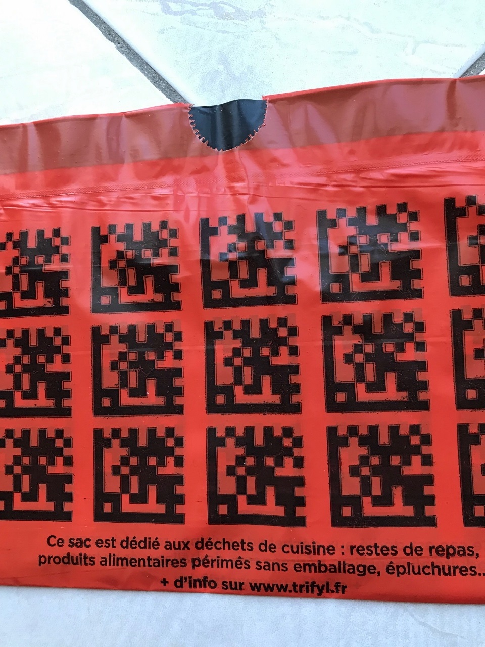Distribution de sacs orange pour les biodéchets. Distribution de sacs orange pour les biodéchets.
