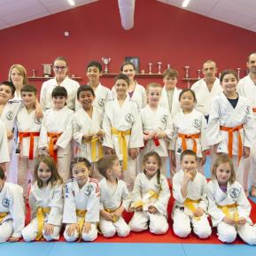 Remise de ceintures au club de judo.