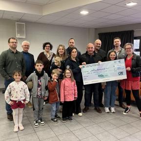 Remise de chèque à l'association des parents d'élèves de Valdériès 2025.