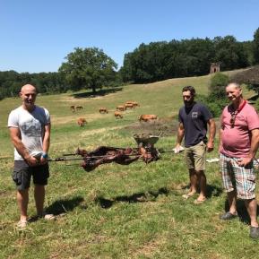 Un repas de la chasse convivial.